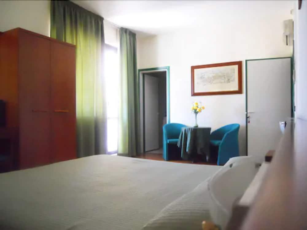 Hotel Traghetto Civitavecchia Kültér fotó