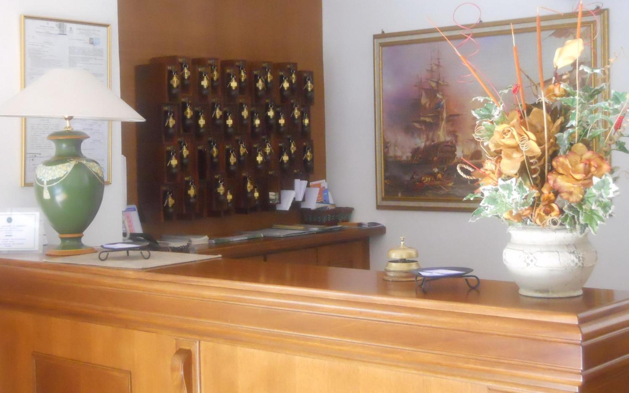 Hotel Traghetto Civitavecchia Kültér fotó